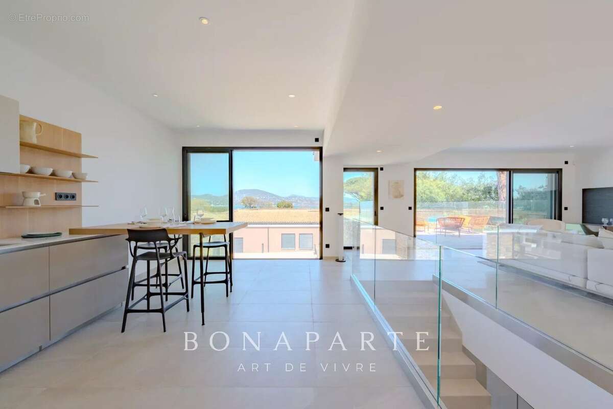 GASSIN - SAINT-TROPEZ Exclusivité : Magnifique villa-appartement en duplex avec très belle vue merUSIVITE : Magnifique "villa ap - photo 26