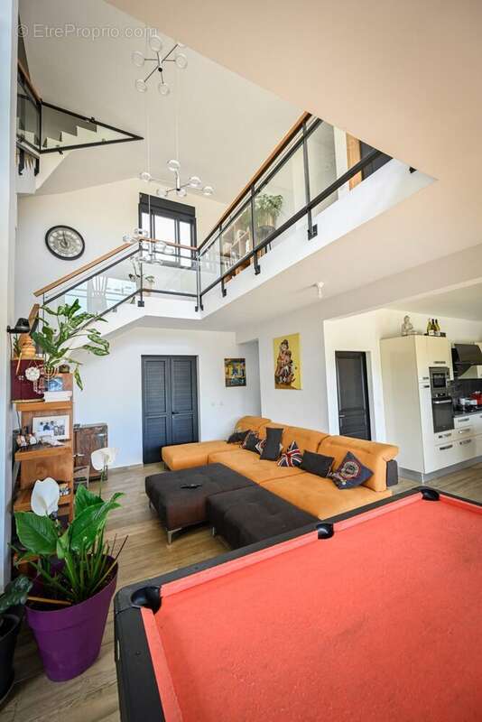 Maison 149 m² à Saint-Denis  - photo 2
