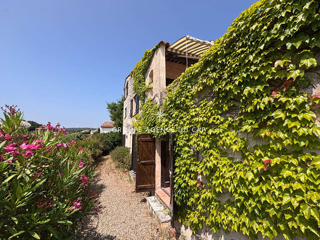 À vendre villa 5 chambres vue mer parking aux issambres - photo 3