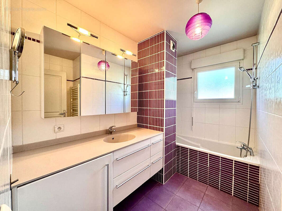 Appartement à COLLONGES-SOUS-SALEVE