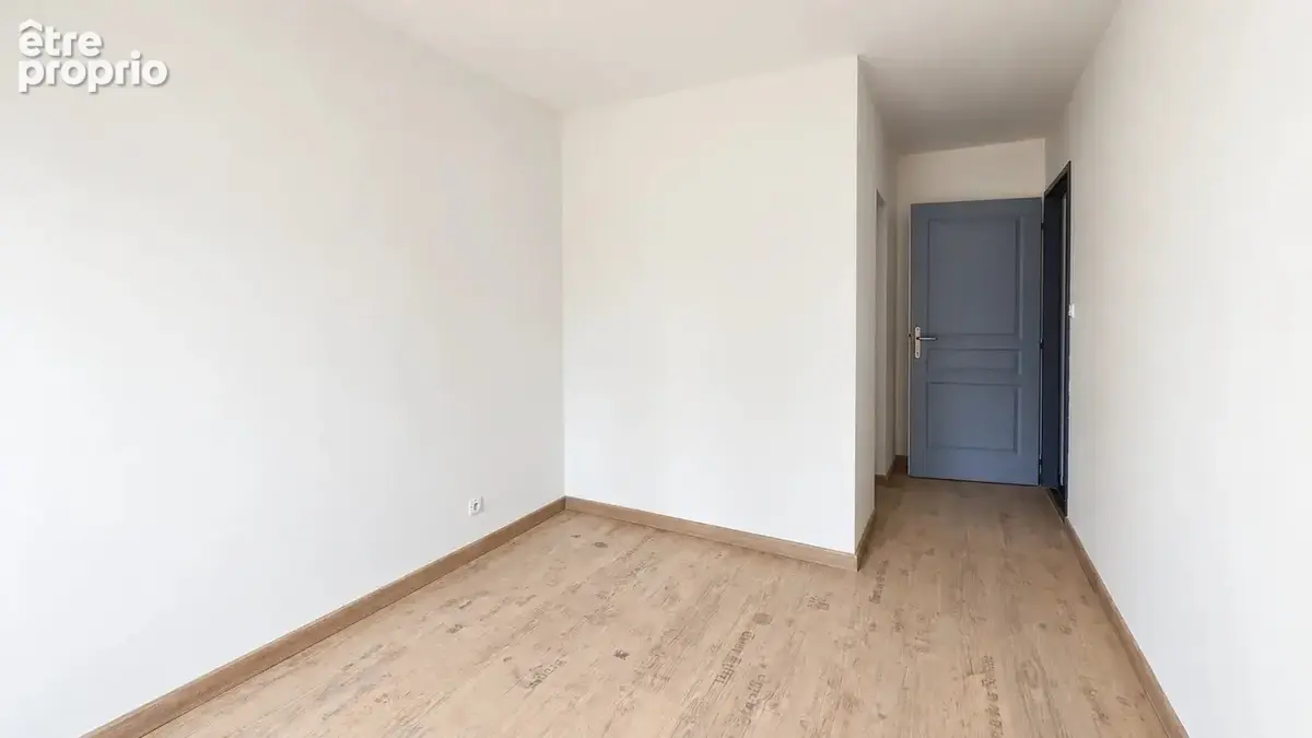 Plain-pied de 2010 - 115 m² - 3 chambres - 3 300 m² de terrain - photo 6
