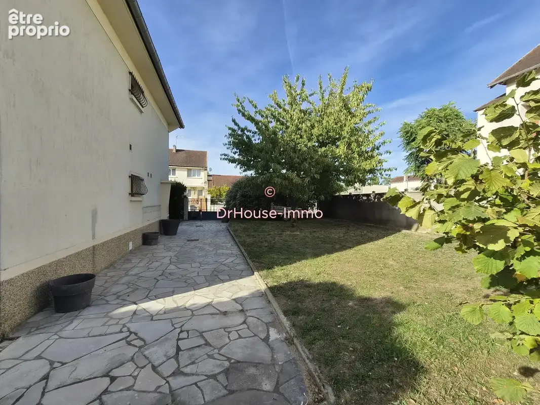 Maison 10 pièces 185 m² à vendre à Les Mureaux (78130) - photo 2