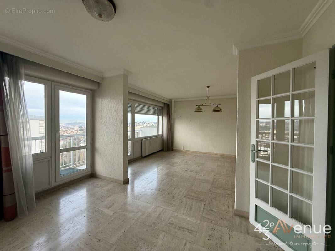 Appartement à SAINT-ETIENNE