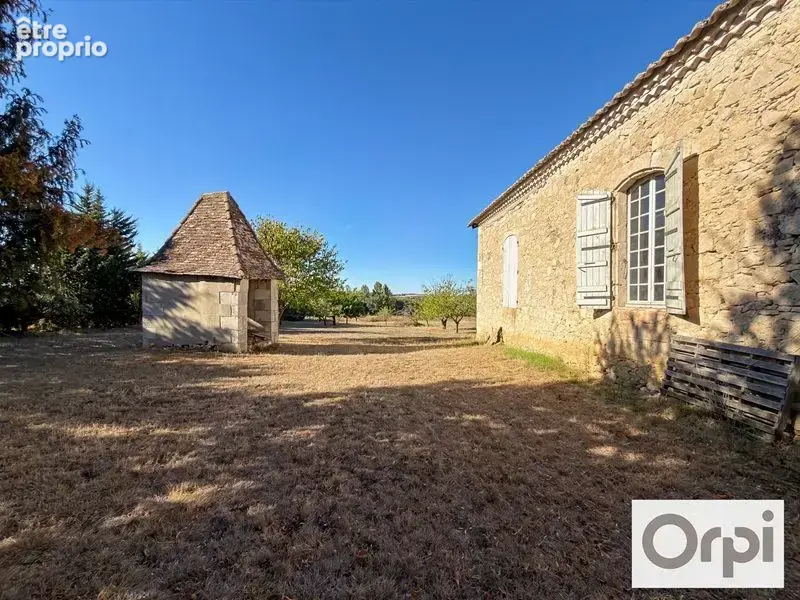 Superbe propriété XIXème de plus de 320 m² habitable à rénover avec ses dépendances et terrain autour - photo 6
