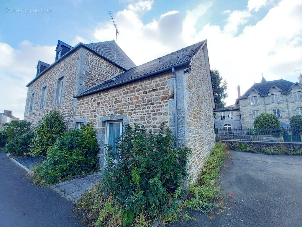 Appartement à MONTOURS