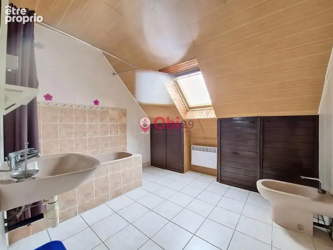 De beaux volumes et un fort potentiel au cœur de Saint-Goazec – 5 chambres - photo 18