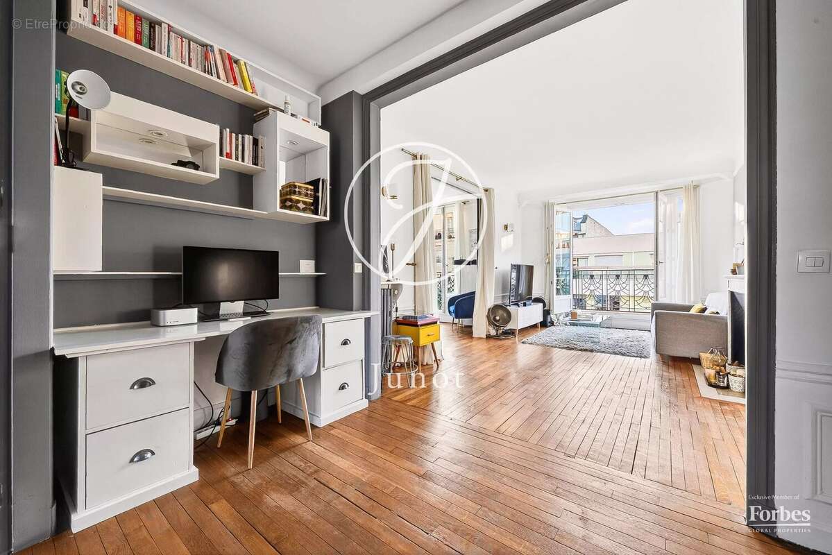 Appartement à PARIS-16E