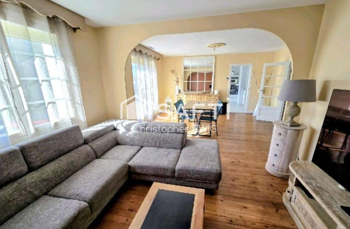 Maison 154 m² à Saint-Laurent-Des-Vignes  - photo 3