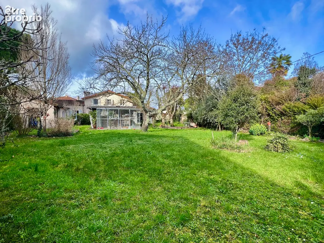 Maison d'environ 220 m² dans un des meilleurs quartiers de Villeneuve sur Lot, proche à pied du centre ville et de toutes ses co - photo 3