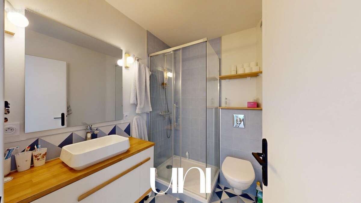 Appartement 5 pièces de 98 m2 avec caves, balcon, ascenseur et parkings - CAEN Saint-Gilles - photo 8