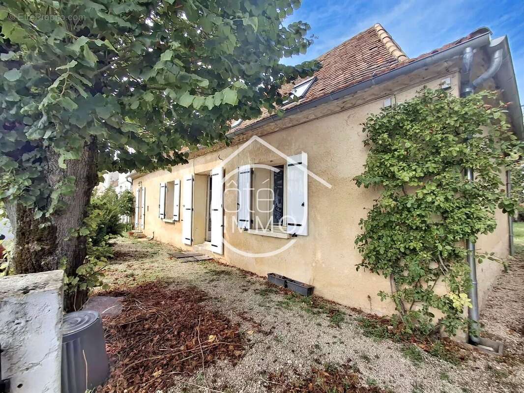 Maison à COURS-DE-PILE