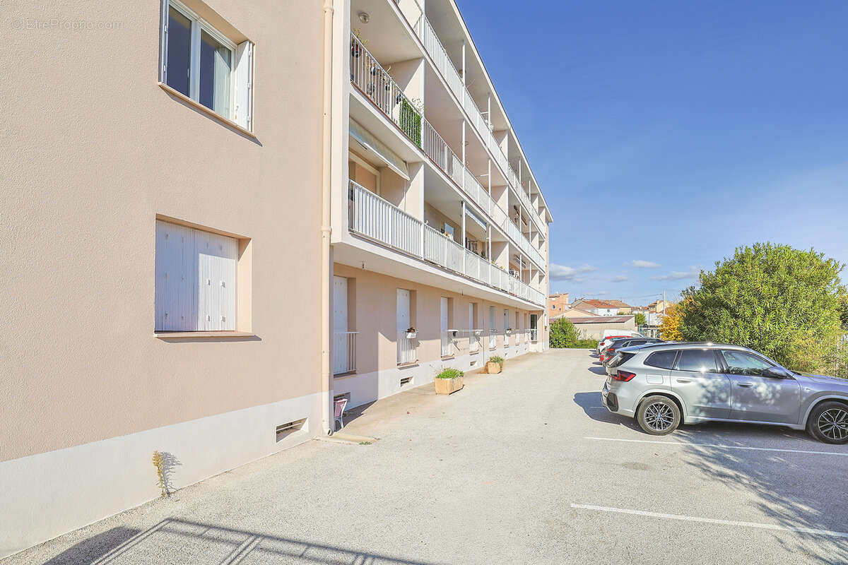 Appartement à SOLLIES-PONT