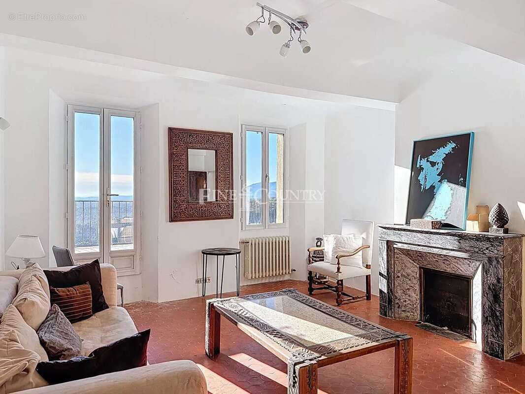 Maison à SAINT-CEZAIRE-SUR-SIAGNE