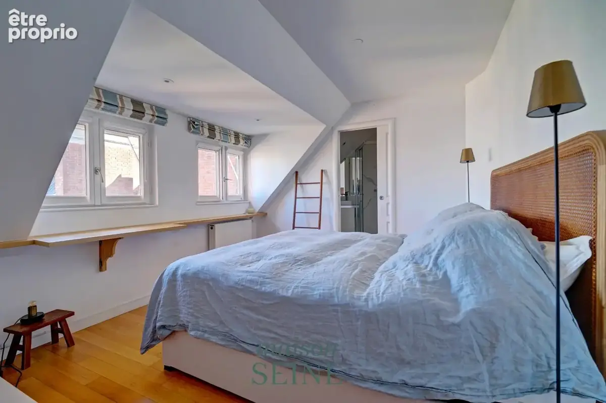 Exclusivité - Neuilly Mairie - Dernier étage - Appartement duplex deux chambres en parfait état - Vue dégagée - photo 7