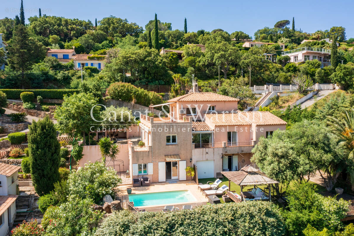 À 2 kms de la plage: villa à cavalaire avec vue mer & piscine - photo 10