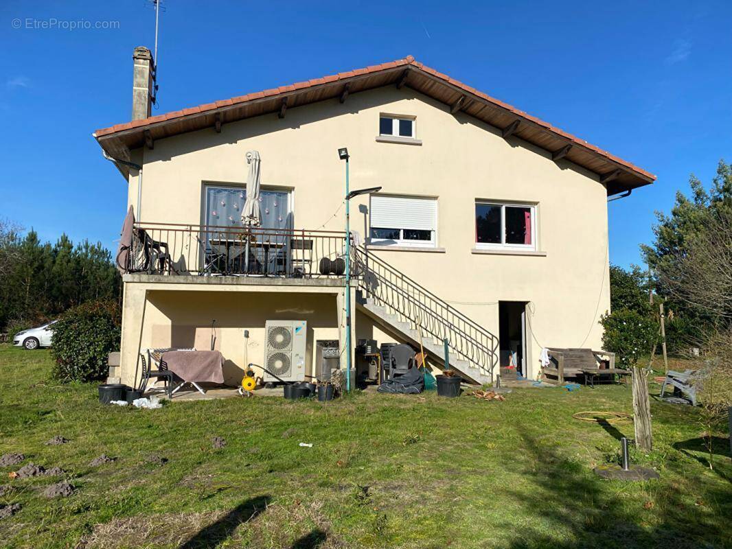 Maison à SAINT-JULIEN-EN-BORN