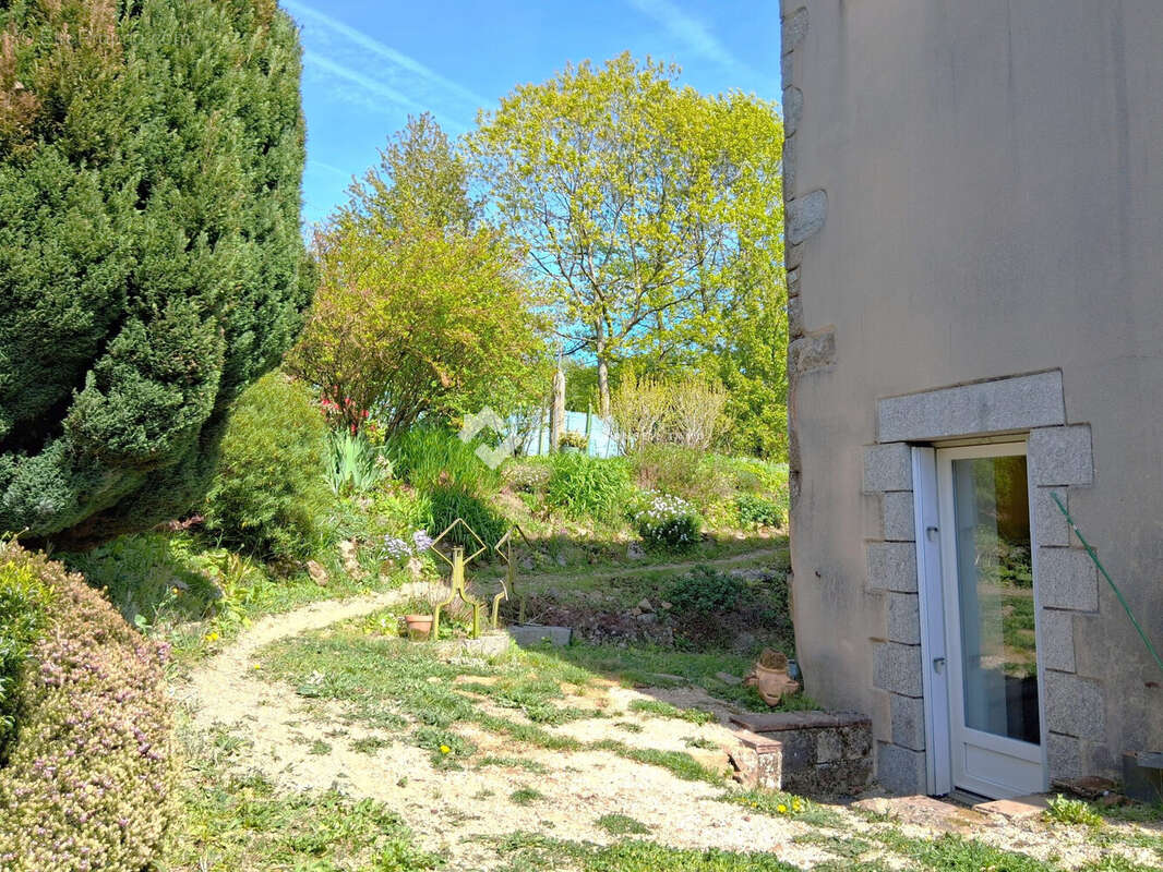 Maison à QUINTIN