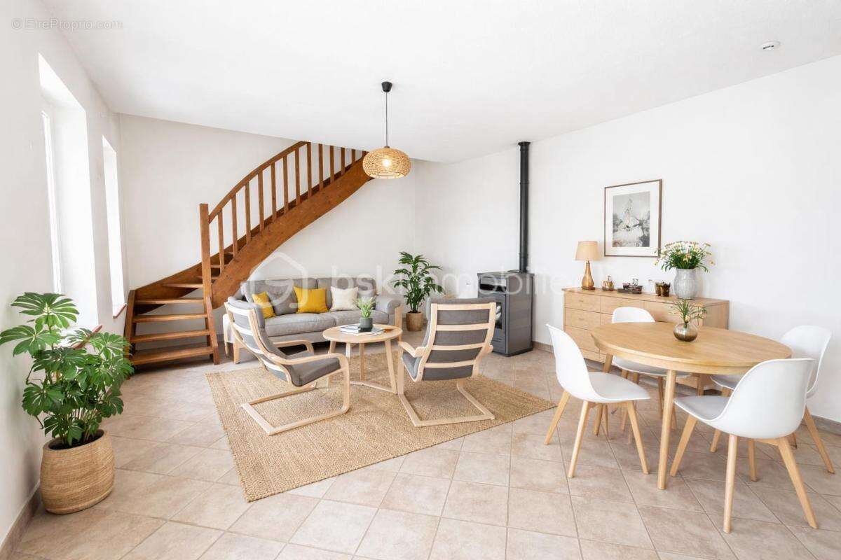 Maison à VALREAS
