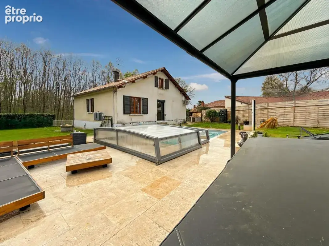  À VENDRE – DOUZILLAC (24190) Maison rénovée avec piscine – 156 m² habitables – Terrain clos de 1 326 m² – 195 000€ FAI - photo 2