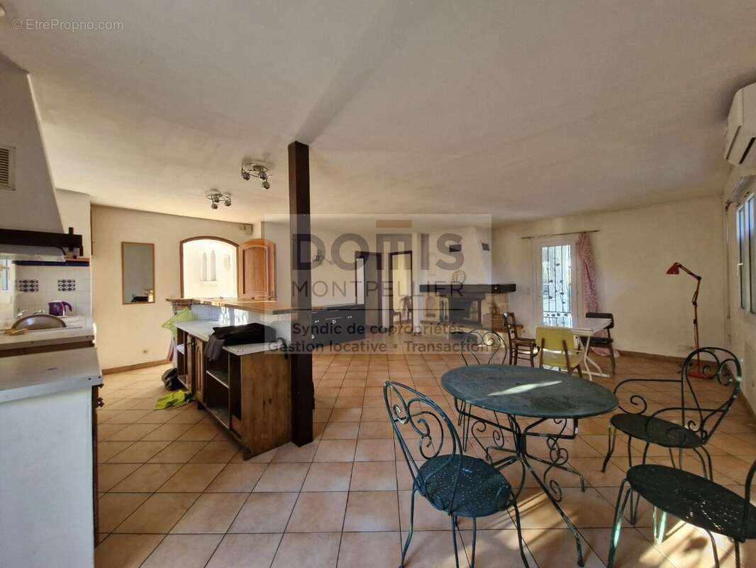 Maison à VIC-LA-GARDIOLE