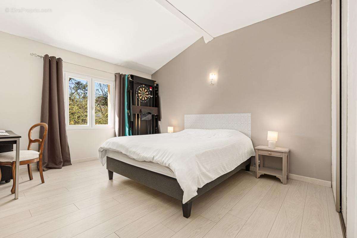 Maison à ROQUEFORT-LES-PINS