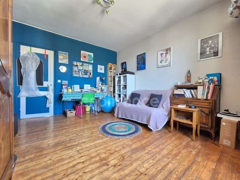 A vendre ETAMPES (91), Proche centre-ville, Charmante Meulière de 5 pièces sur sous-sol avec cour et garage - photo 16
