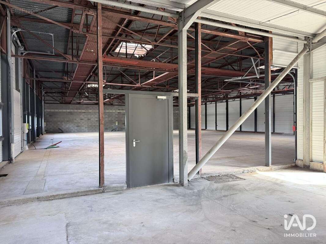 Photo 7 - Commerce à SAINT-ETIENNE-DE-CROSSEY