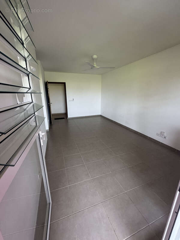 Appartement à REMIRE-MONTJOLY