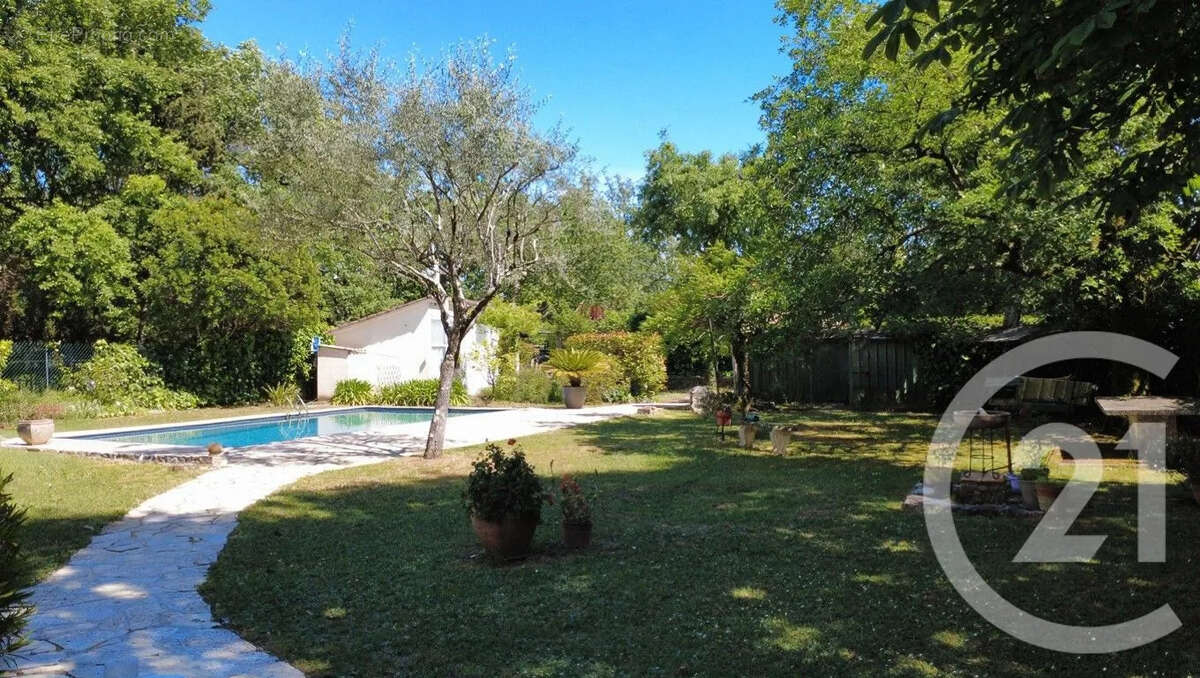 Maison à ROQUEFORT-LES-PINS