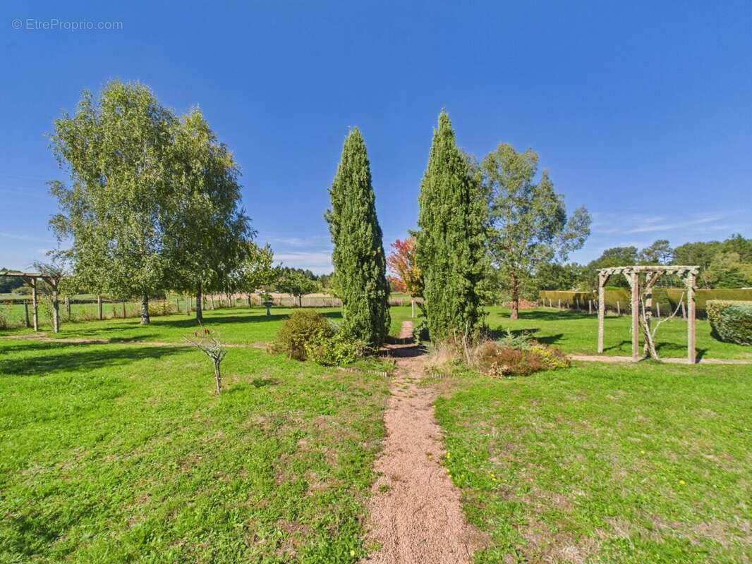 Maison familiale indépendante avec grand jardin près d'un village animé dans le Parc naturel régional de la Dordogne - photo 16