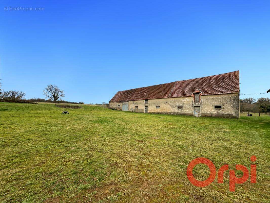 Maison à DUN-SUR-AURON