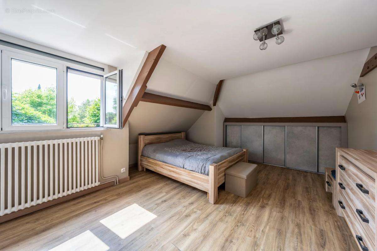 Maison à VARENNES-JARCY