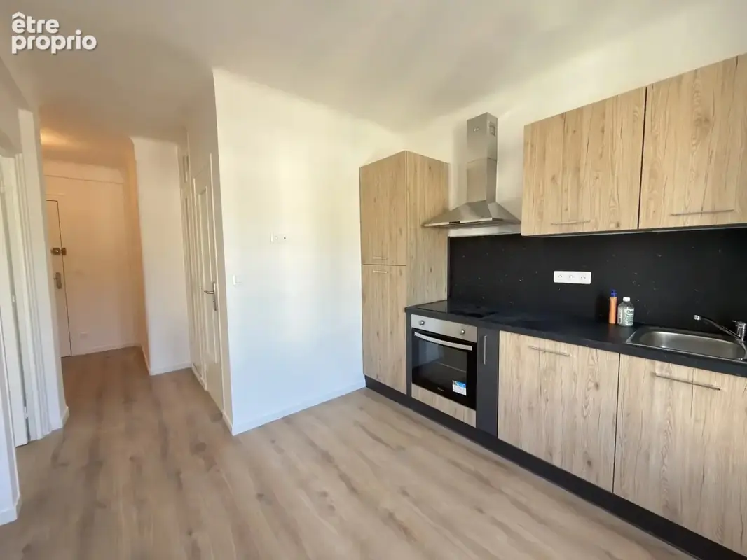 Nice Estienne d'Orves 2 pieces en dernier etage - photo 3