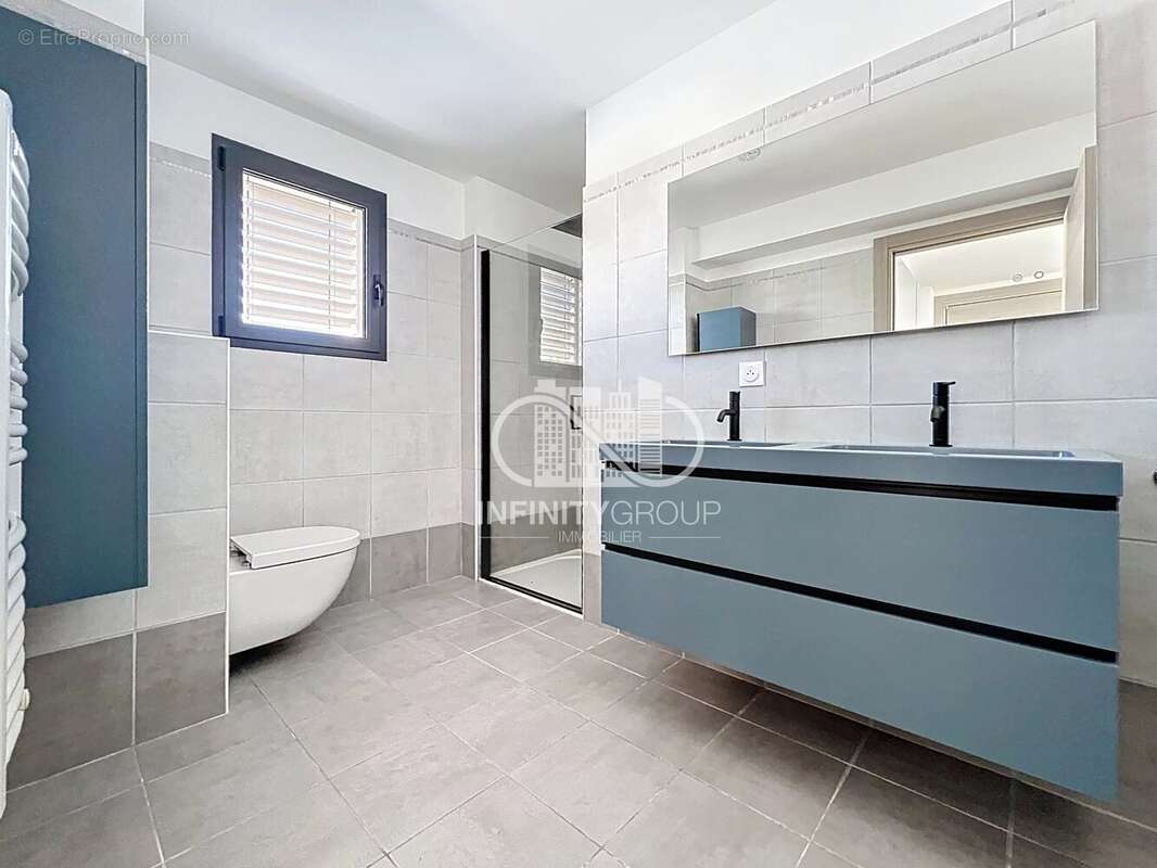 Appartement à VALLAURIS