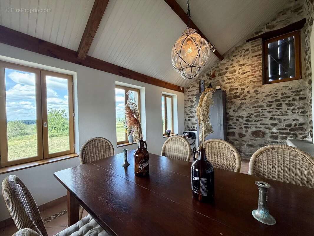 Grand ensemble, entièrement isolé avec 1,4 hectare à vendre près de Remilly - photo 14