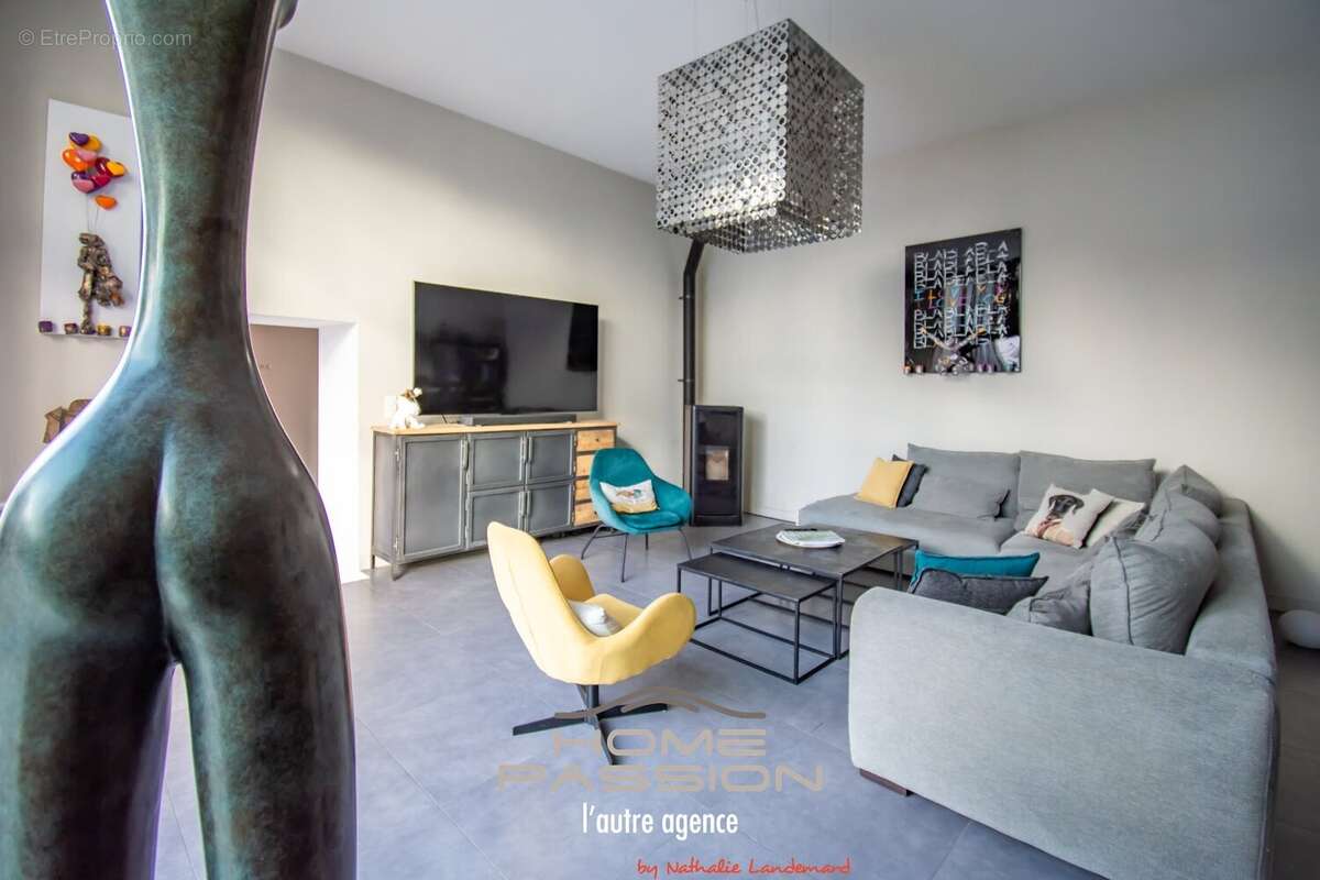 Maison à MORNAC-SUR-SEUDRE