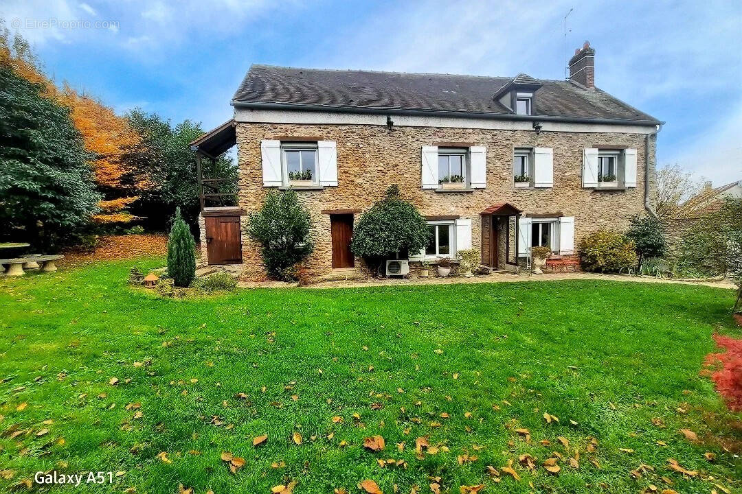 Maison à CRECY-LA-CHAPELLE