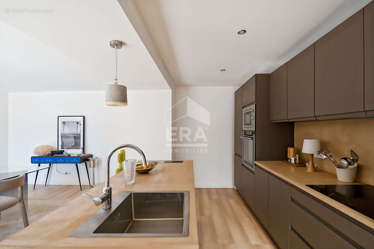 Maison à SIMIANE-COLLONGUE