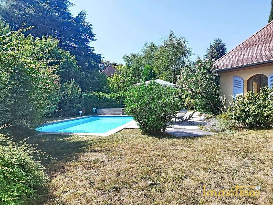 SAINT-MARCELLIN – Maison d’architecte de plus de 200 m², 6 chambres et piscine - photo 3