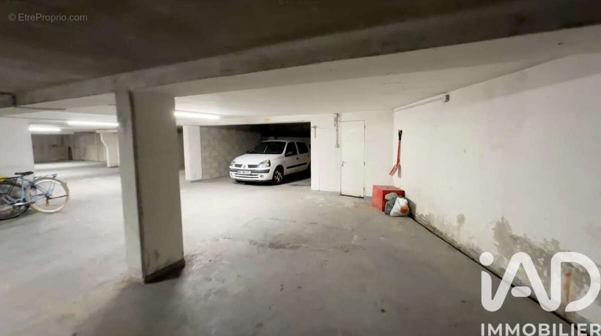 Photo 8 - Parking à PARIS-20E