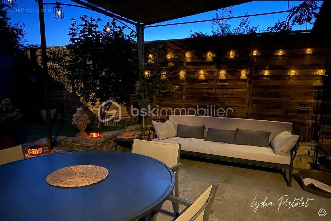 NOUVEAUTÉ - SAIGNON (84) - Authentique maison de village avec extérieur - photo 13