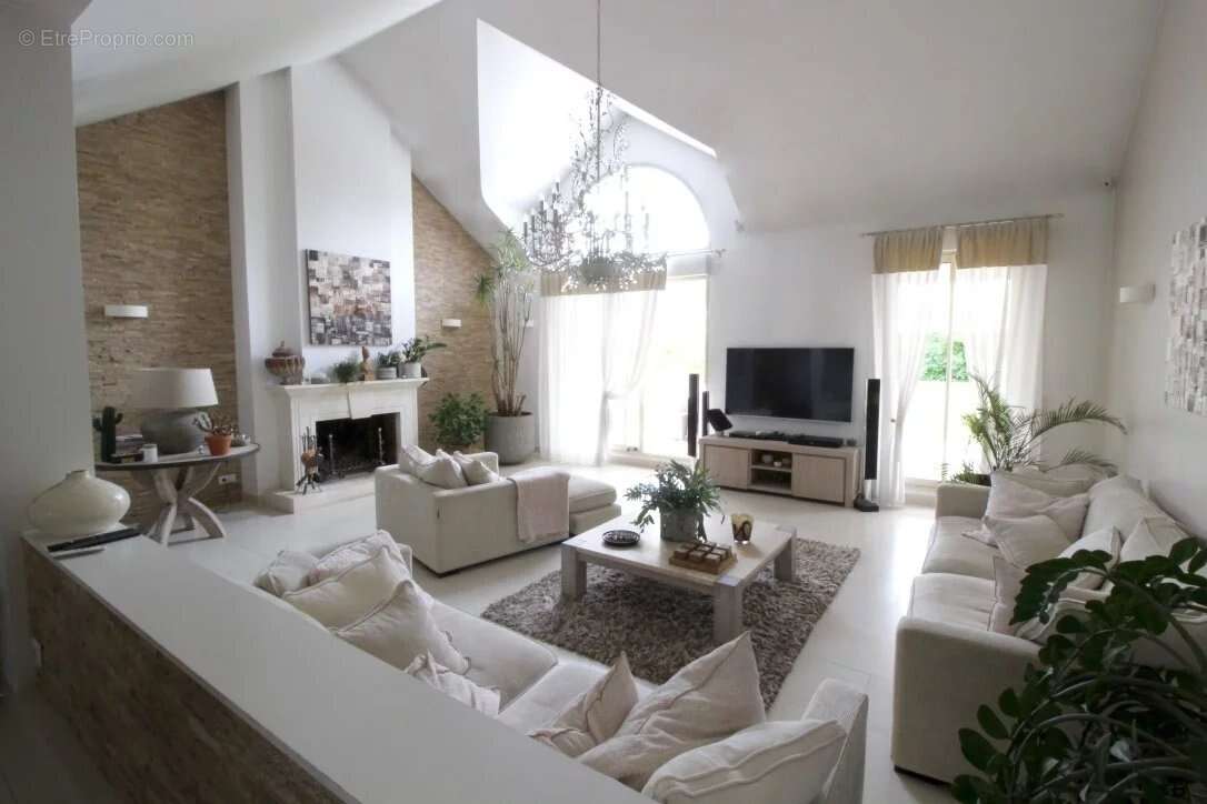 Maison à OZOIR-LA-FERRIERE