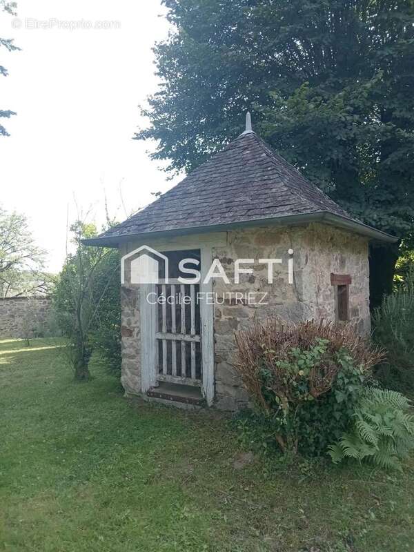 Maison 270 m² à Favars  - photo 5