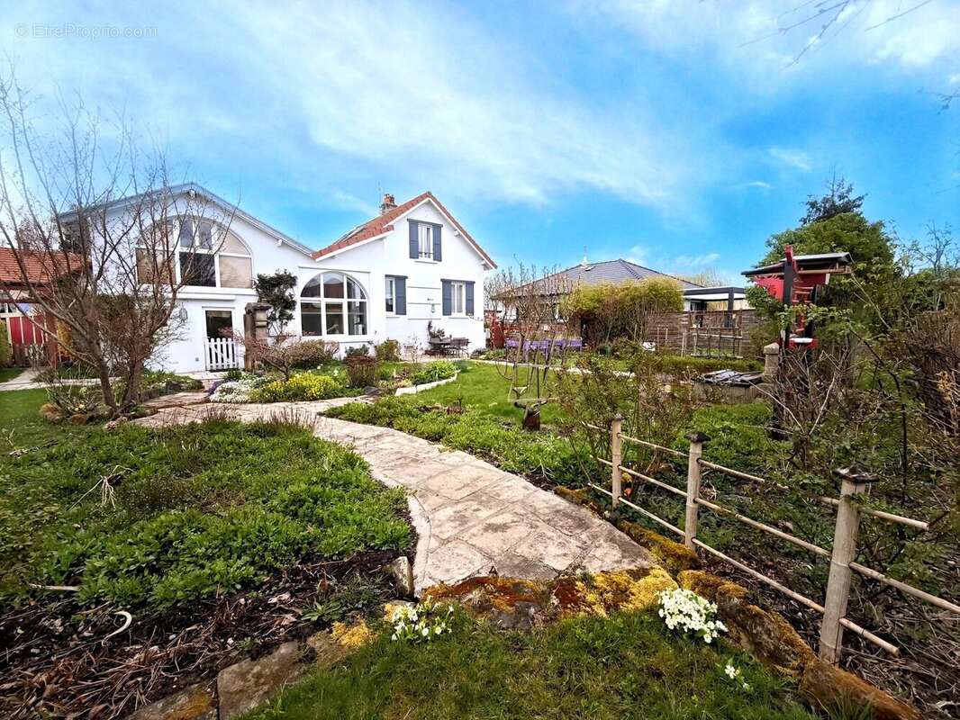 Maison à THAON-LES-VOSGES