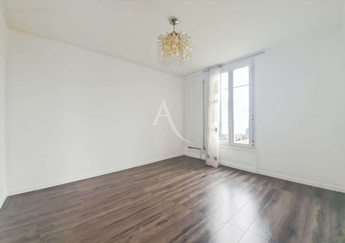 Maison à LES MUREAUX