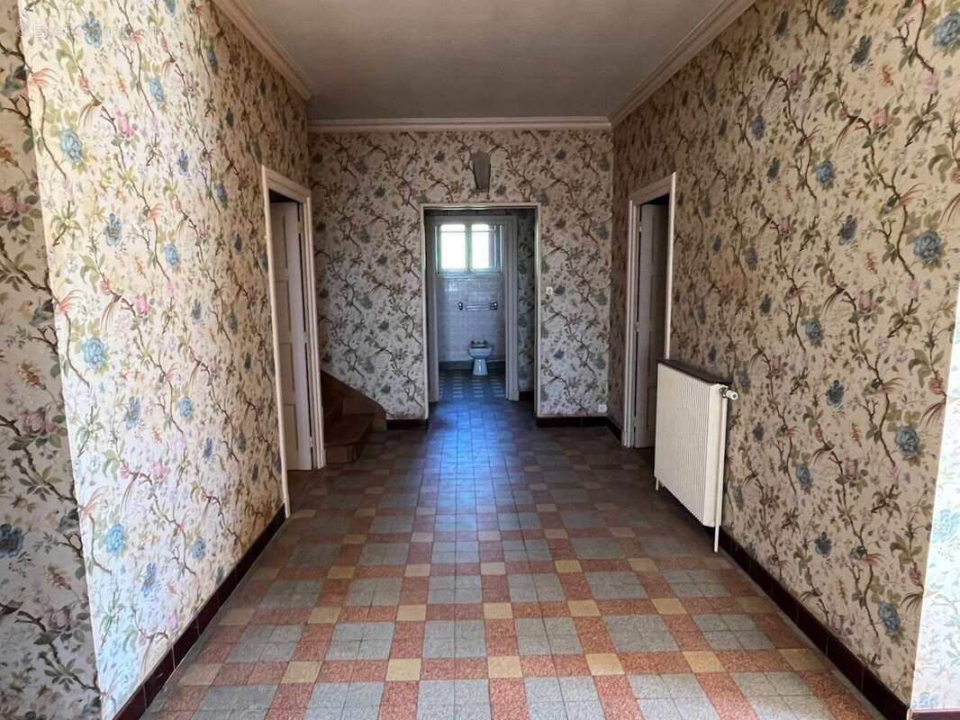 Maison à COURS-LA-VILLE