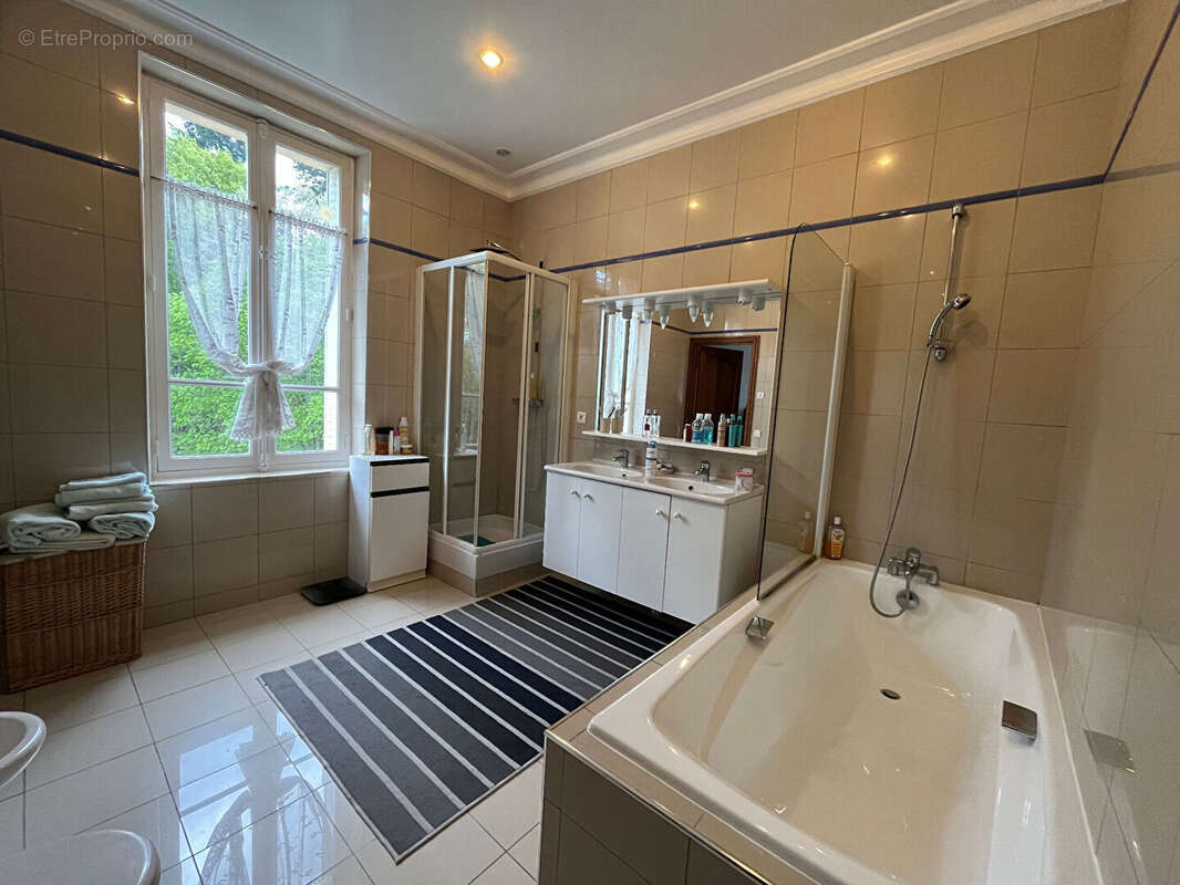 Maison à SAINTE-MONTAINE