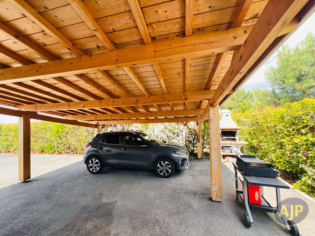 Maison à SAINT-MAGNE-DE-CASTILLON