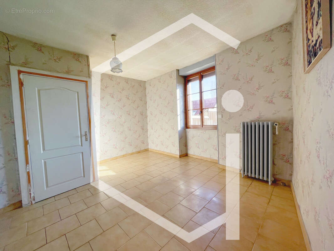 Maison à ENTRAINS-SUR-NOHAIN