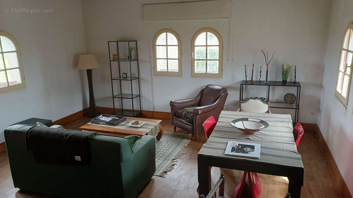 33  Ensemble immobilier, bati en R2, annexes et terrain de 15 000 m2 - photo 2